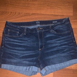 super cute anna brand jean shorts